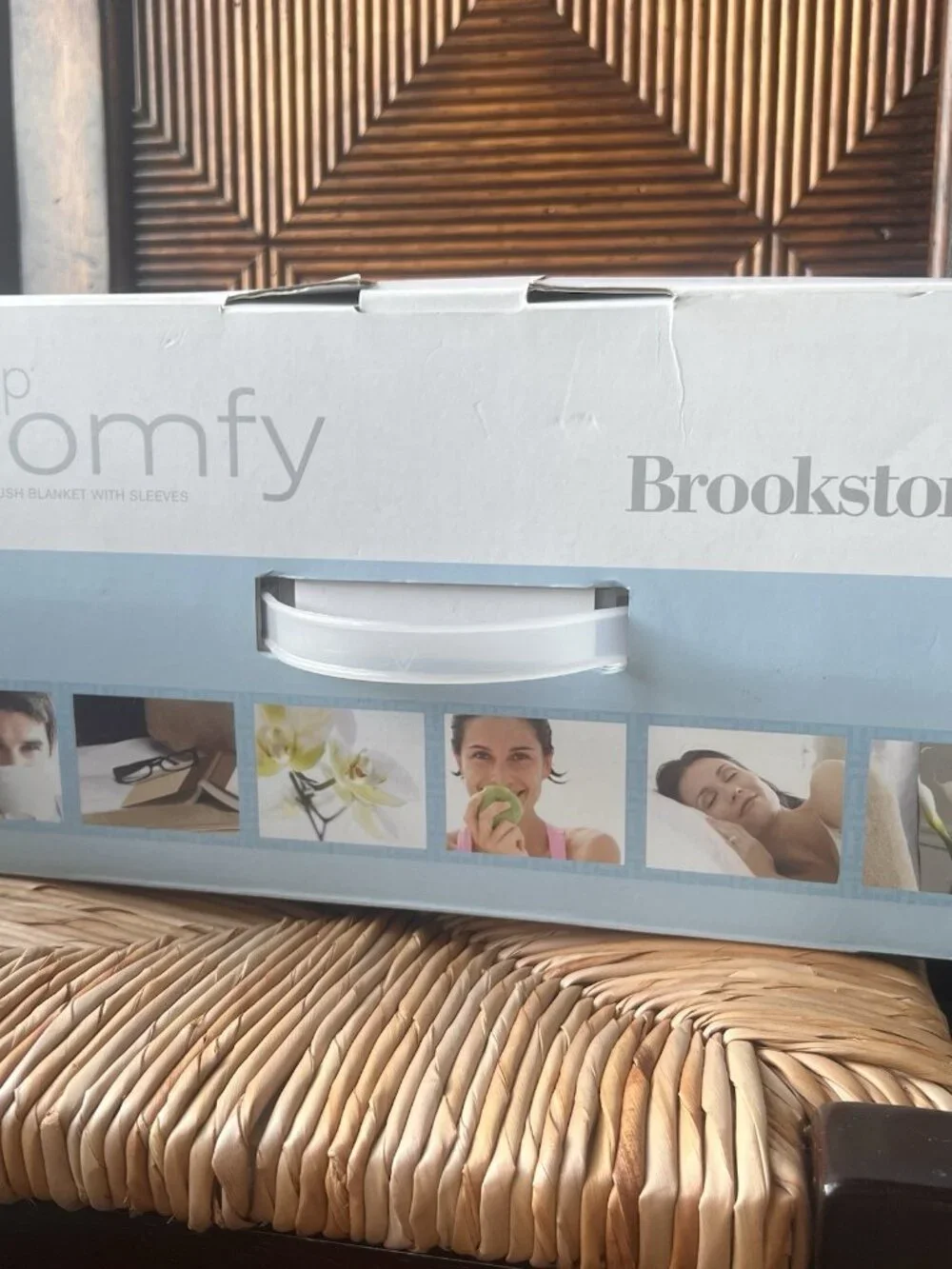 NEW Brookstone NAP Comfy Beige Ultra Plush Blanket w/Sleeves ONE SIZE FITS ALL
